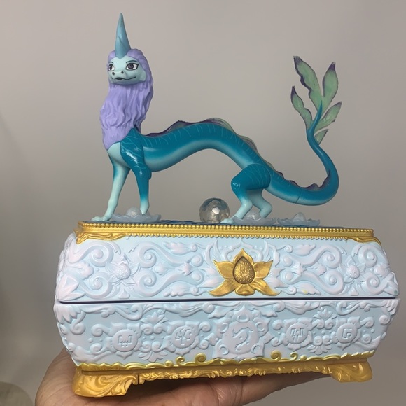 Disney Raya & The Last Dragon Sisu Jewelry Chest Box Changing Lights & Music - Picture 14 of 17